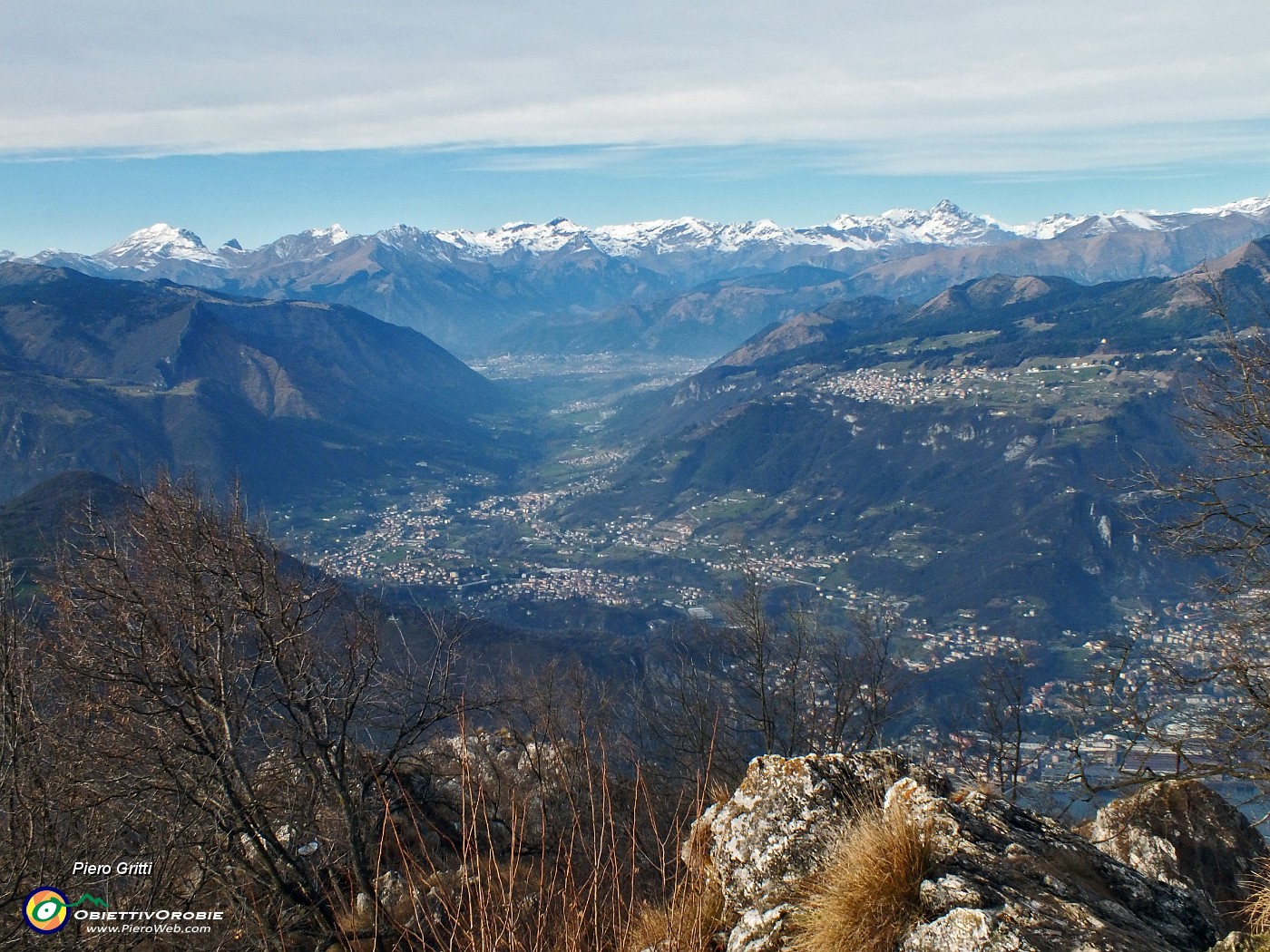 67 Vista verso la Val Borlezza, Bossico, le Orobie.JPG